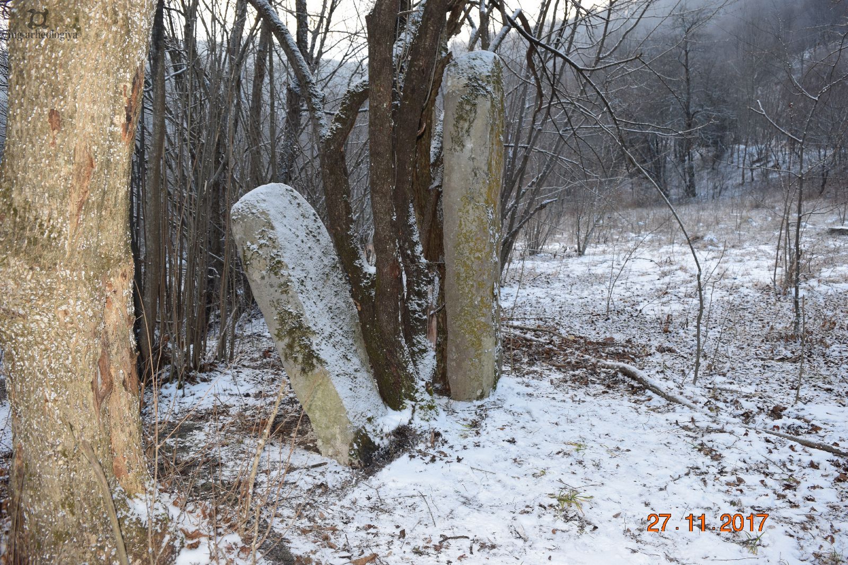 Стелы в Ассинском ущелье
